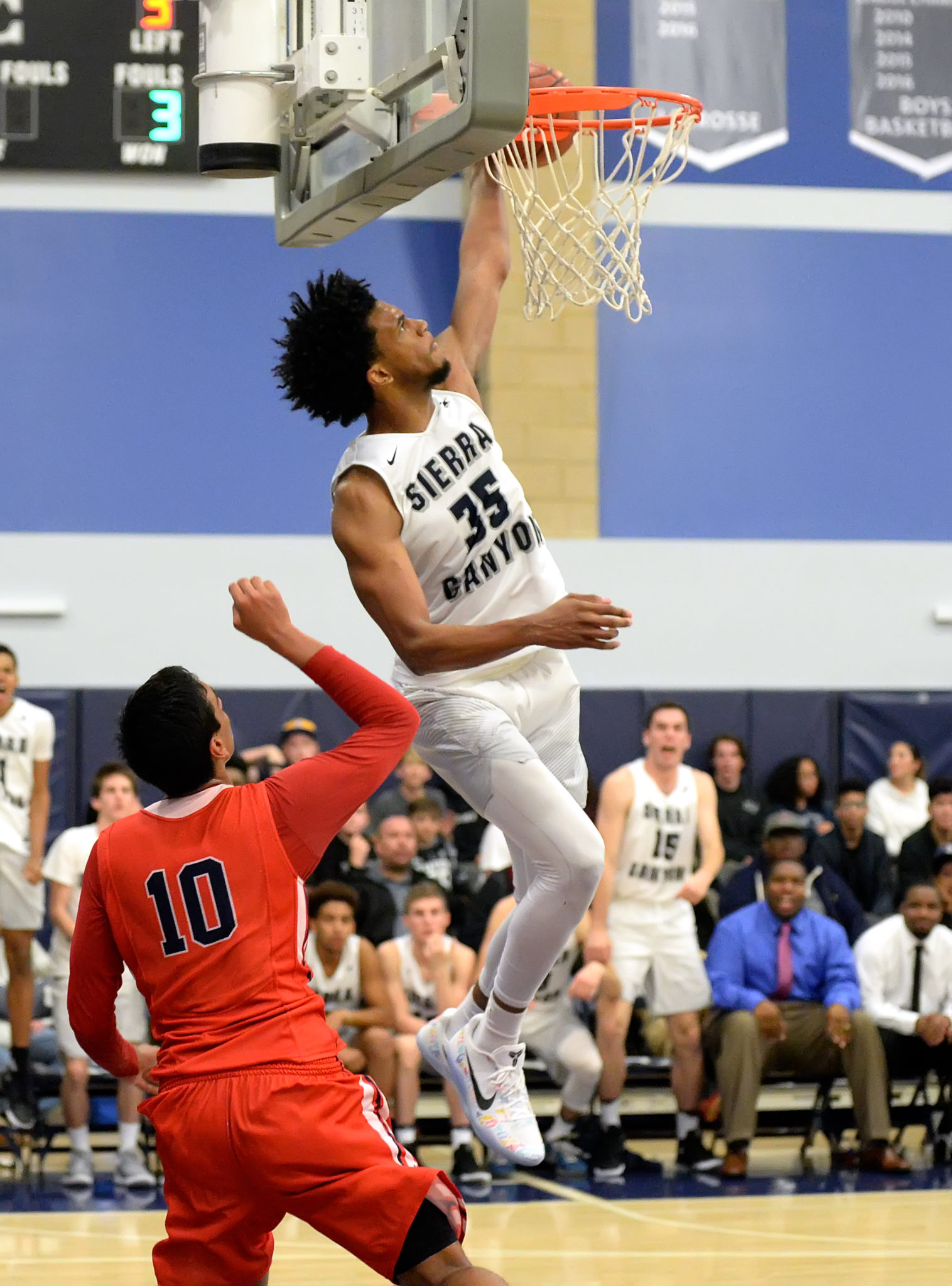 Marvin Bagley's impressive debut leads Sierra Canyon basketball over  Chaminade – Daily News